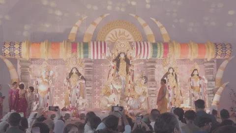 Durga Puja Pandal With Goddess Durga Idols Decorated With Colorful Bangles Vídeo Stock 345318680