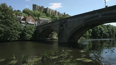 DURHAM, ENGLAND - AUGUST 2017. Durham Castle and Framwellgate Bridge. Clip 7 스톡 동영상 80090194