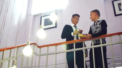 During the break of lesson 库存影片 11913682