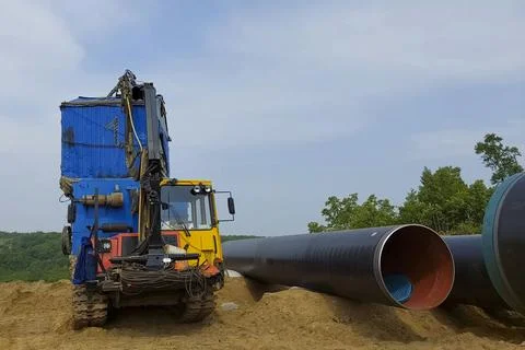 During construction work on gas pipelines in remote, areas, pipes are laid .. Fotos Stock