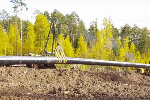 During construction work on gas pipelines in remote, areas, pipes are laid .. Fotos Stock
