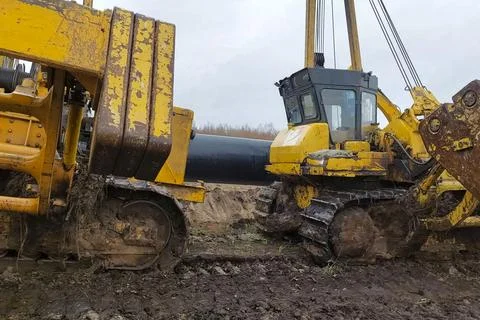 During construction work on gas pipelines in remote, areas, pipes are laid .. Fotos Stock
