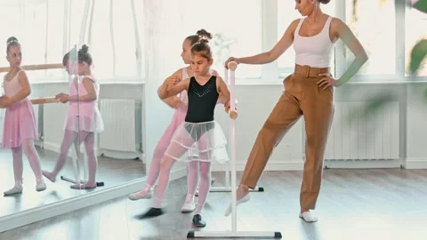 During lesson in ballet studio, children perform composition, sequence of Stock Footage 315029054