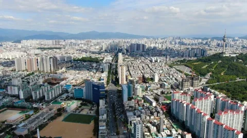 Duryu Intersection Traffic in Naedang dong, Seo gu, Daegu city, Gyeongsangbu Vídeo Stock 218339410