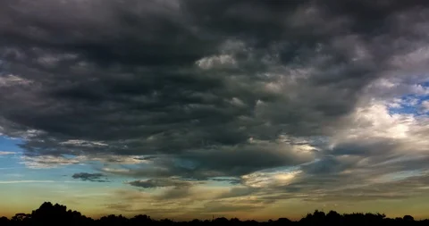 Dusk Clouds Receding (2160p 29.97) Stock-Footage 105680699