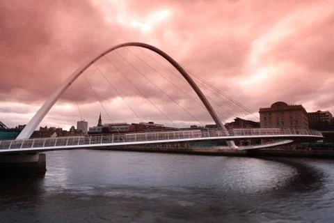 Dusk over the millenium bridge in newcastle upon tyne Stock Photos