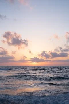 Dusk sunset on a dramatic cloudy sky over the Mediterranean sea. Sea with wav Foto stock