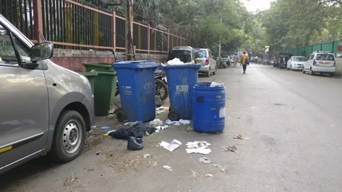 Dust bin on Indian roads Video stock 147494964