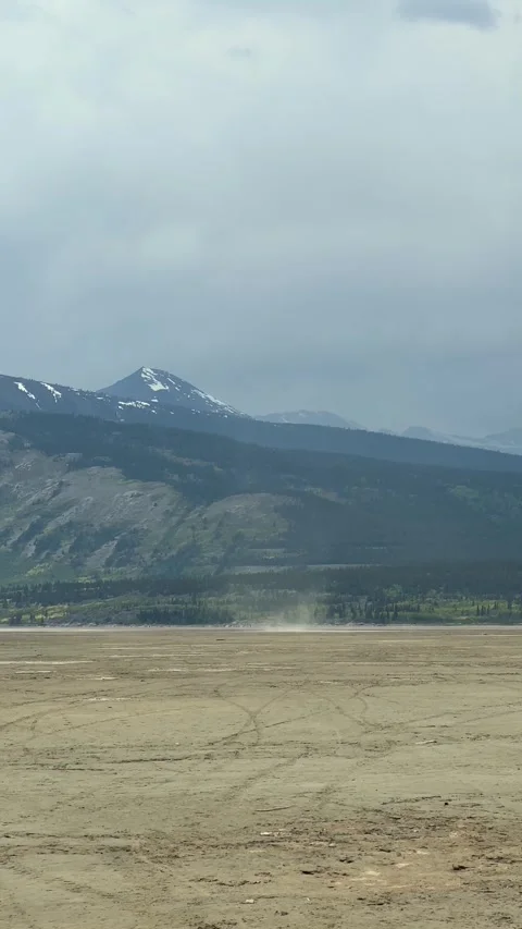 Dust devil swirling on sandy beach in Yukon, Canada Stock-Footage 341853156