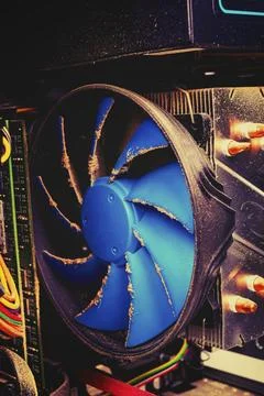 Dust that eventually settles on the computer's cooling processor. Cleaning .. 库存照片