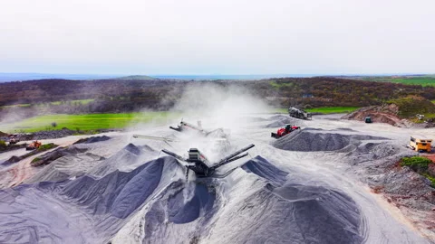 Dust rising from mobile crushing screening plant, Bulgaria Vídeo Stock 339001842