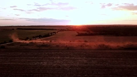 Dust from tractor on red sunset, contre-jeur Video stock 104115499