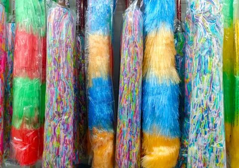 Dusters Hung With Colorful Patterns In Plastic Packaging Foto stock