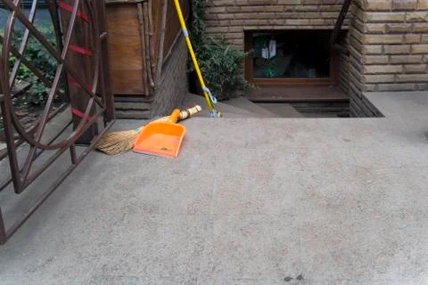Dustpan and mop Фото