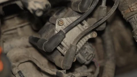 Dusty ignition coil pack with spark plug wires in engine. 스톡 동영상 341487048