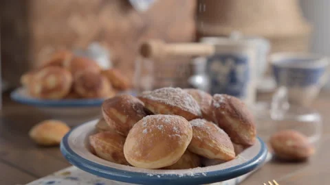 Dutch mini pancakes Vídeo Stock 253647046