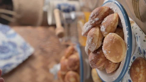 Dutch mini pancakes Video stock 253647116