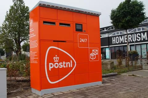 Dutch PostNL parcel and letter machine Foto stock