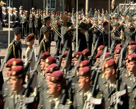 The Dutch Queen Beatrix inspection of troops Video stock 436980