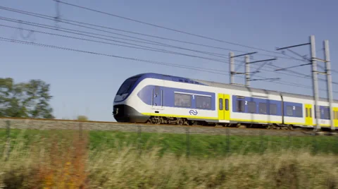 Dutch Railways Sprinter passing by 库存影片 32281390