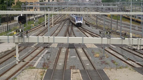 Dutch Sprinter Train departing Видео 112360963