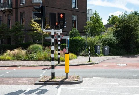 Dutch traffic light displaying a red light at an urban intersection Stock-Fotos