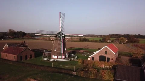 Dutch wind mill Stockbeeldmateriaal 82606847