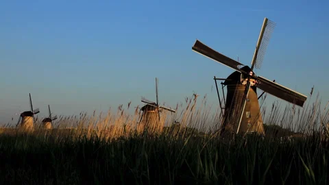 荷蘭童鎮風車   Dutch windmill kinderdijk Stock Footage 147866615