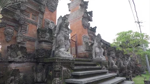 Dwarapala Statue at the Temple Entrance, Split Gate, Ubud, Bali, Indonesia Видео 286054582