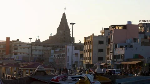 Dwarka cityscape with dwarkadhish temple during golden hour 스톡 동영상 323158295