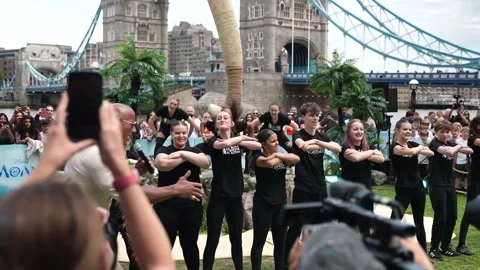 Dwayne Johnson surprises London audience with 'You're Welcome' at Moana experie Video stock 337955142