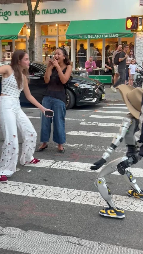 Dwerking Robot in NYC, New York City, New York, USA - 22 Aug 2026 Video stock 343889694