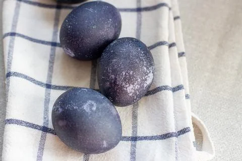 Dyed blue and marble easter eggs coolored hibiscus and carcade Fotos de archivo