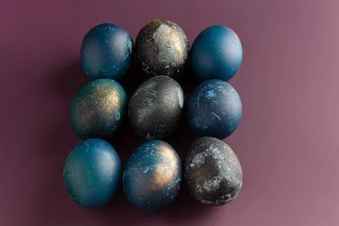 Dyed easter eggs with with beautiful flowers on a purple background. Pattern 스톡 사진