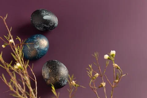 Dyed easter eggs with with beautiful flowers on a purple background. Pattern 스톡 사진