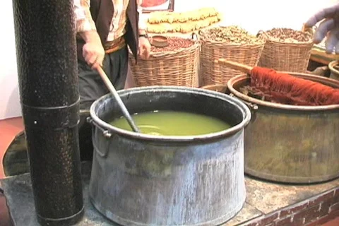 Dying Wool  Vídeos de archivo 112757