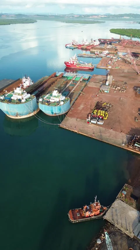 Dynamic Aerial Perspective of a Thriving Maritime Hub with Extensive Vessel.. Video stock 337282605