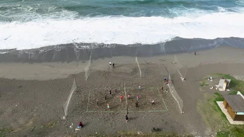 Dynamic Beach Action: Cinematic Drone Video of Morning Volleyball Games Vidéo 242450083