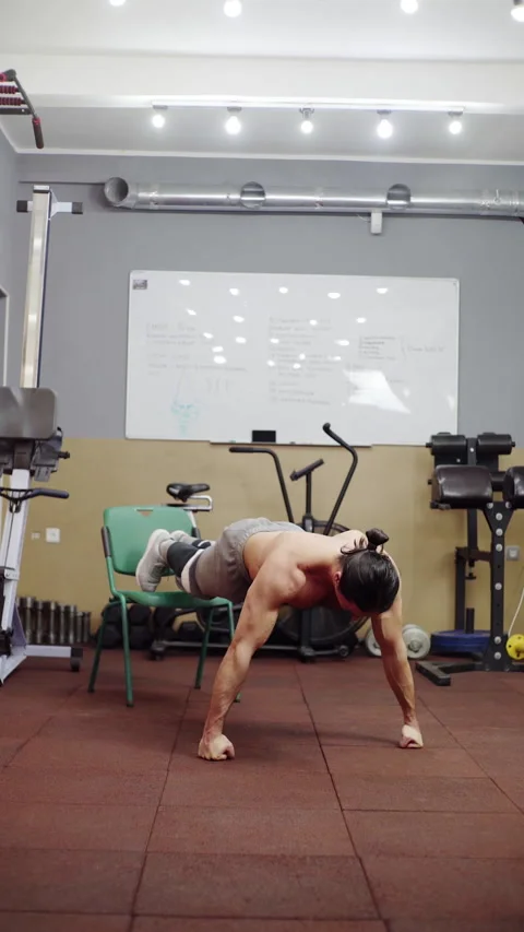 Dynamic bodyweight exercises designed for strength development and endurance Video stock 308929608