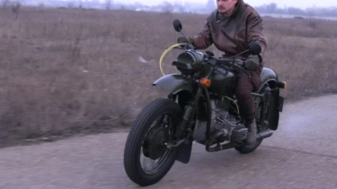 Dynamic close shoot of a fast riding biker on motorcycle maneuver getting faster Stock Footage 152983665