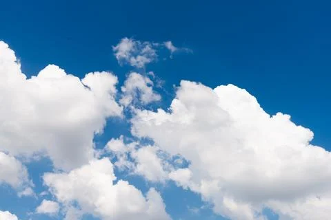 Dynamic cloud formation under a bright sky nature's canvas outdoor photography Foto stock
