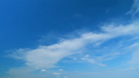 Dynamic cloud time-lapse from calm blue skies to cloudy. Puffy fluffy white Stock Footage 201362576