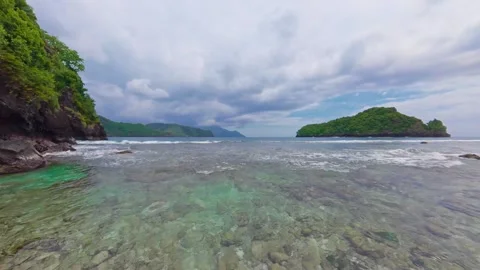 Dynamic Cloudy Sky with Clear Water and Tropical Islands Vidéo 336178405