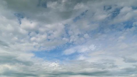 A Dynamic Cloudy Sky Displaying an Array of Beautiful Shades of Blue and Grey To Fotos de archivo
