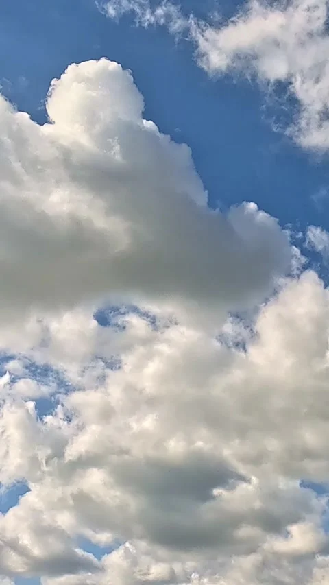 Dynamic cumulus clouds shifting across bright daylight sky. timelapse Stock Footage 317479358