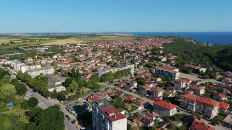 Dynamic drone push in over Kavarna town rooftops in Bulgaria Stockbeeldmateriaal 345276951