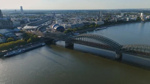 Dynamic drone shot revealing Cologne Cathedral, main station and city skyline 스톡 동영상 309233688