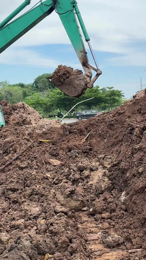 Dynamic Earthworks: A Powerful Excavator Systematically Reshaping Terrain f.. Stock Footage 337286461