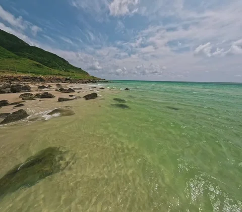 Dynamic FPV Drone Flight Over Con Dao, Vietnam 库存影片 323336560