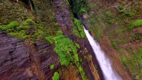 Dynamic FPV Drone Flight Over Kapas Biru Waterfall in East Java, Indonesia 스톡 동영상 346239381